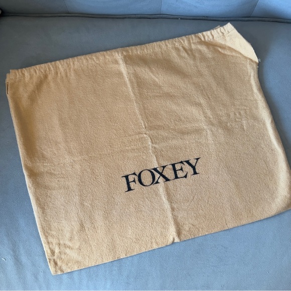 FOXEY Tan Dust Bag 17.75x14 inches - Picture 1 of 2